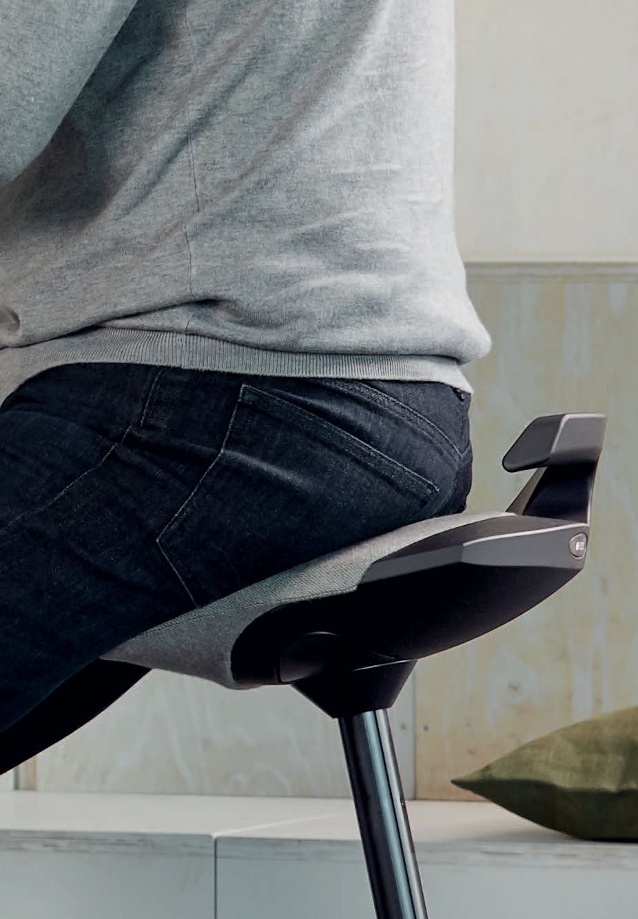 Aeris: home-office chairs by Wekendo