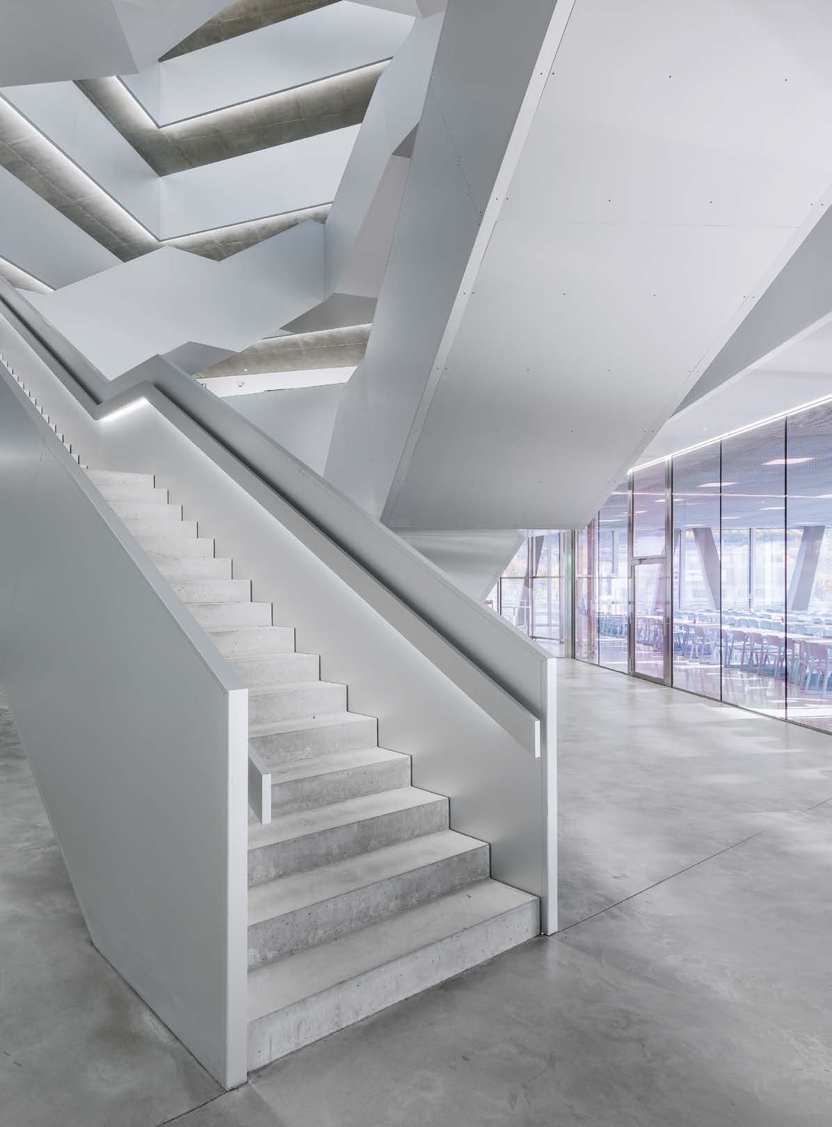 Regent: office lighting by Wekendo