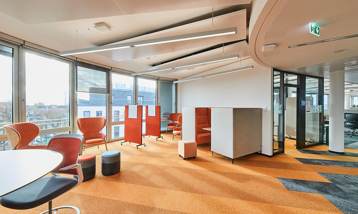 Regent: office lighting by Wekendo