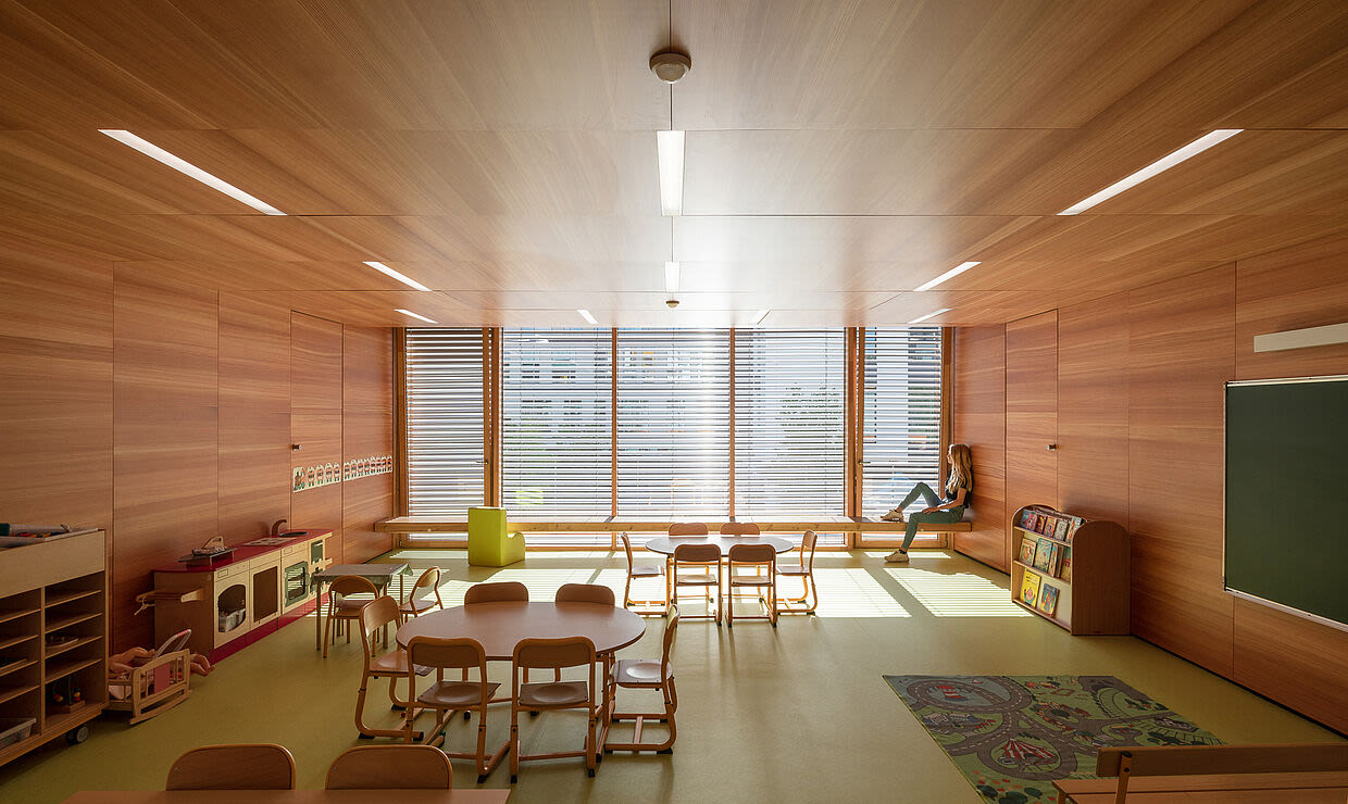 Regent: office lighting by Wekendo