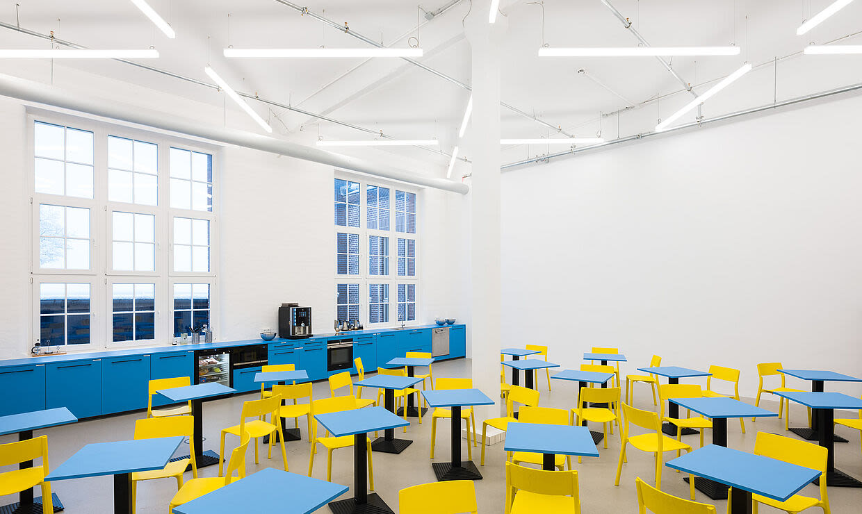 Regent: office lighting by Wekendo