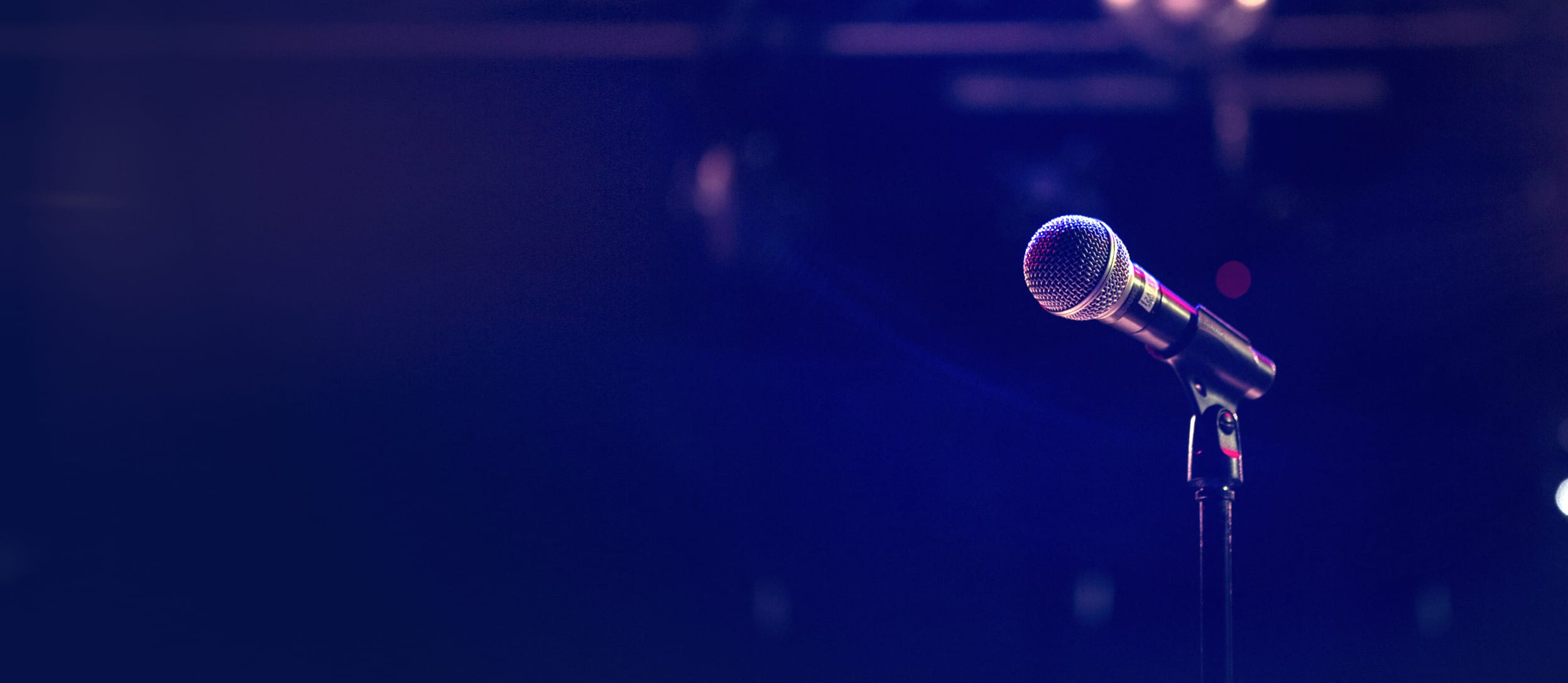 Microphone in dim light with blurred background (large)