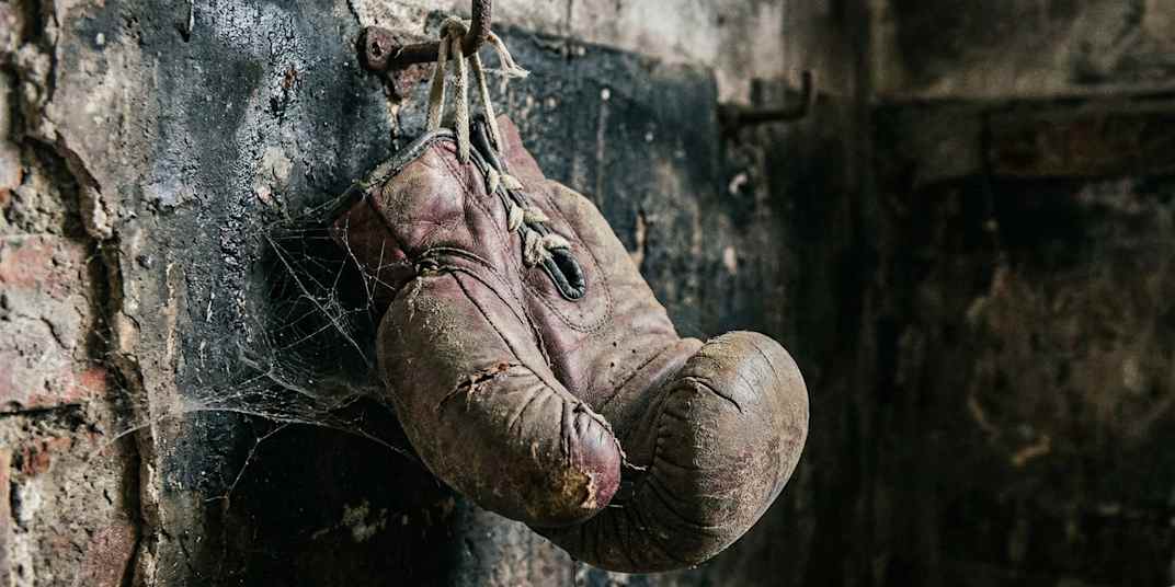 KNACKERED  
          
          
        
        
      KnackeredI dangle