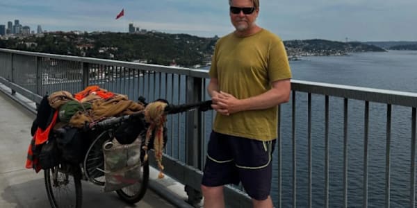 KARL BUSHBY WALKING AROUND THE WORLD FOR AN INCREDIBLE 28 YEARS  
         