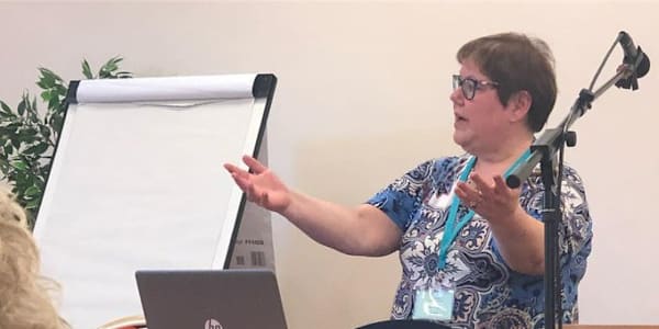 Kendra Interviews...Val Penny! Hey hey, book hunters—Kendra Cassidy here,