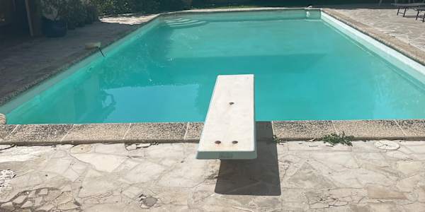 Twisting (the plot) by the pool… Can't believe it's already Day 3 of my