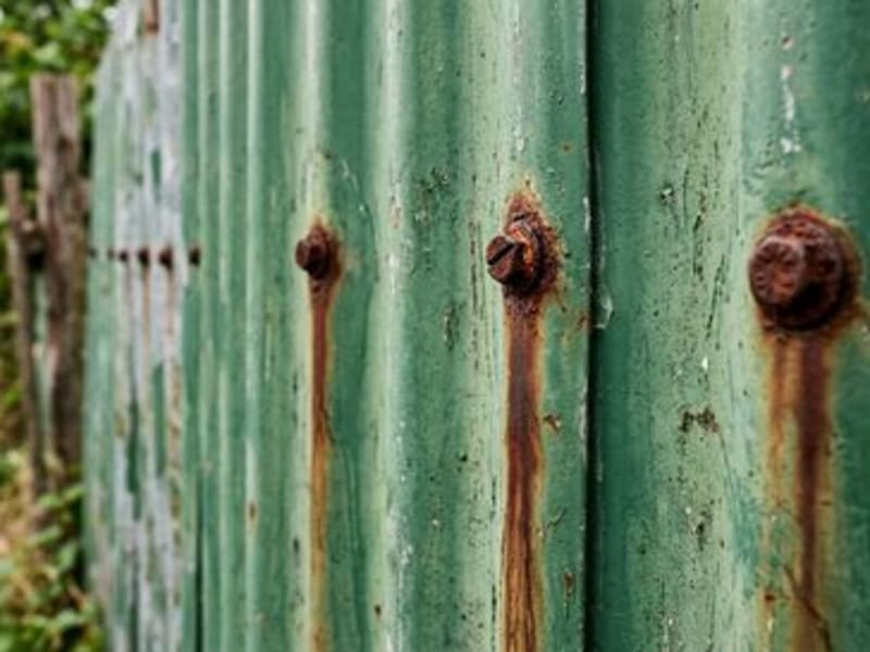 Painting a corrugated iron fence so it lasts