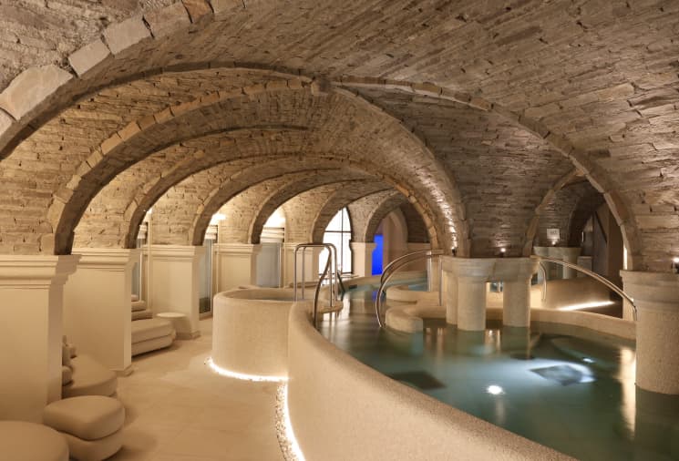Parcours aquatique sous les voûtes du spa, Grand Hôtel Saint-Jean-de-Luz
