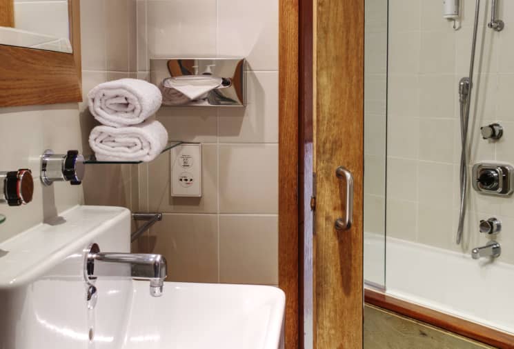Salle de bain chambre triple supérieure cottage Emeria Dinard  - chambre Bretagne