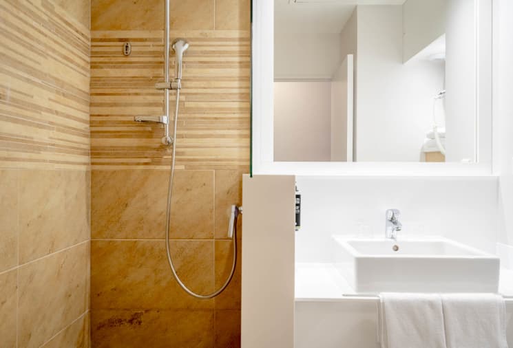 Salle de bain Ibis Styles  Biarritz Plage  - chambre Côte Basque