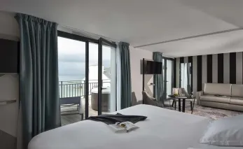Suite Exception avec bain a remous privatif Vue Mer Hôtel Valdys La Baie - Douarnenez  - chambre Bretagne