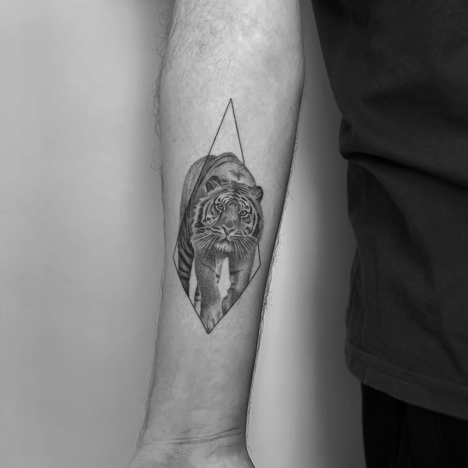 Dani Sanz Tiger Tattoo