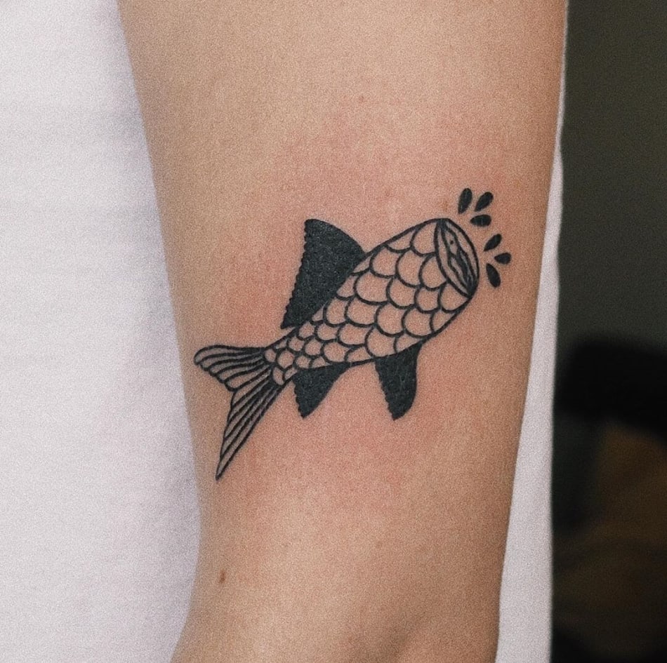 fish ocean plastic tattoo by Deuxpointzero