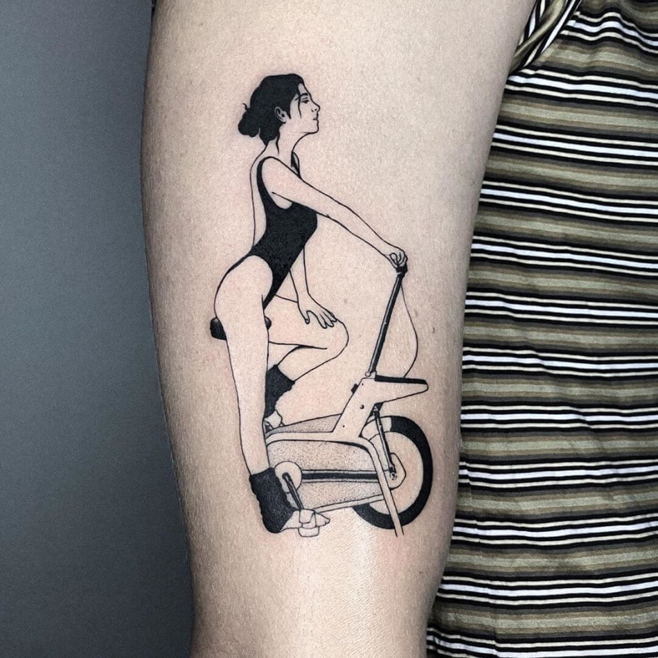 girl home trainer tattoo by Fimm tattooer