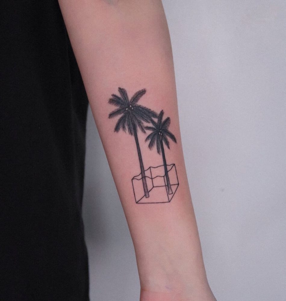 Palm trees in geometric form, tattoo by Minigreemer