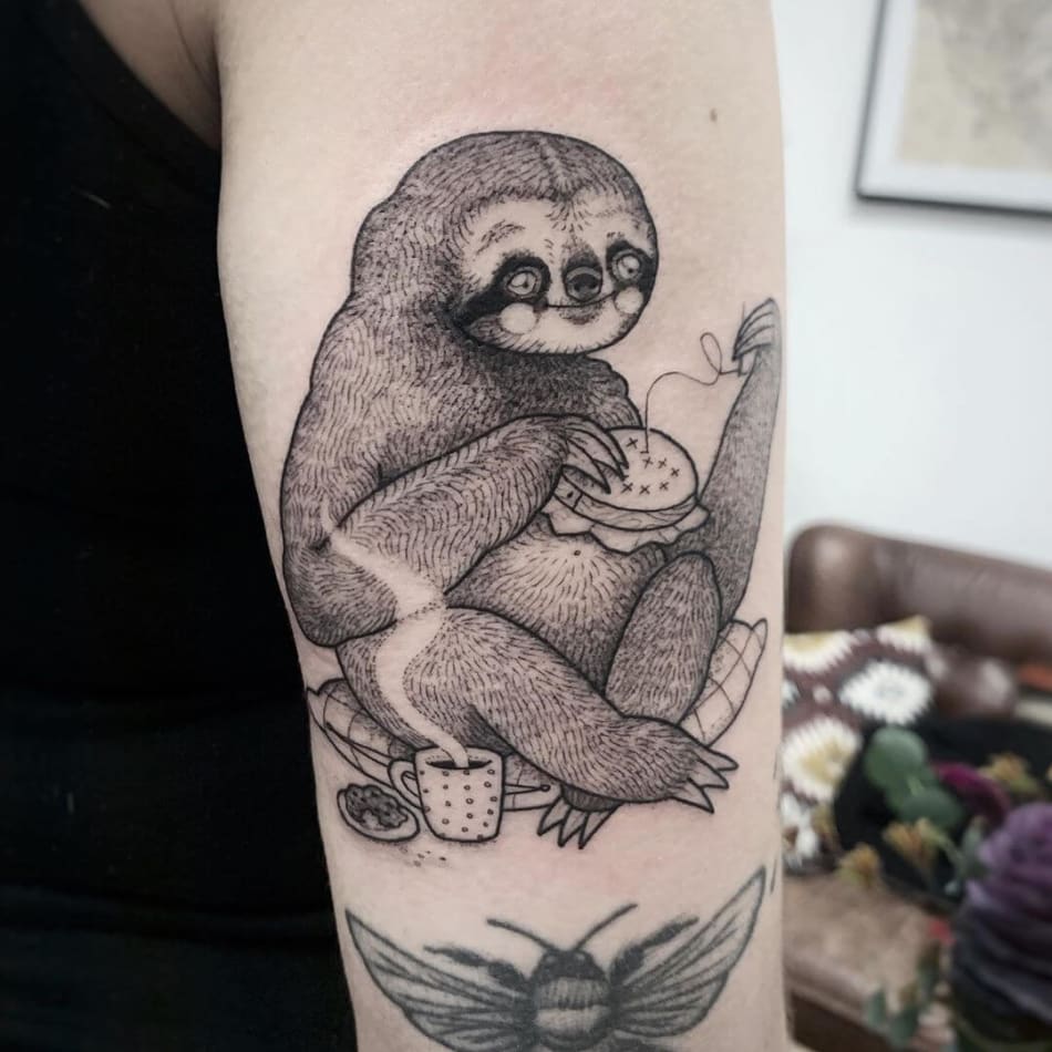 Illustrative sloth with coffee who is doing crochet, tattoo by Suflanda