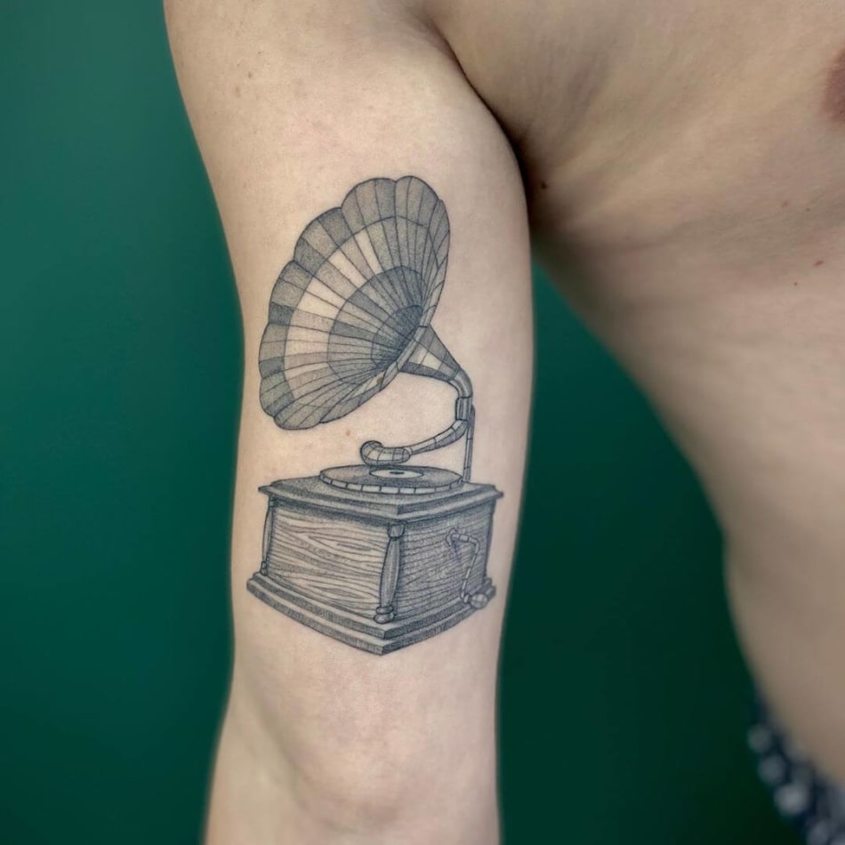 Geometric gramaphone tattoo by Sven Rayen