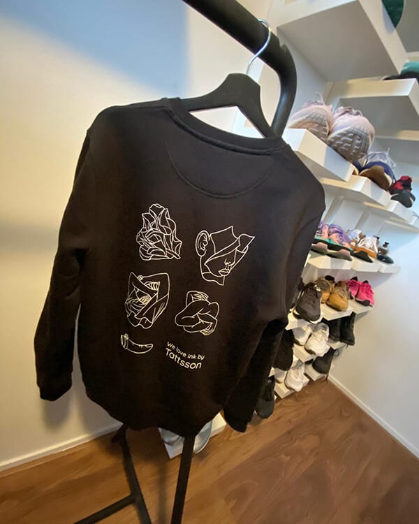 Tattsson%20Sweater/customers/tattsson-winkt