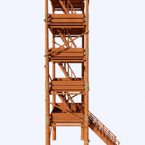 Holzturm aus Seilen