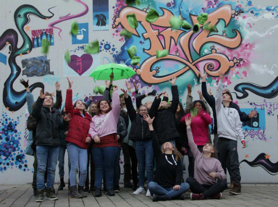 Die Crowd hat viele Gesichter (Bild: «Sammelaktion für Wiederaufbau») / Le crowd a de nombreux visages (image: «Sammelaktion für Wiederaufbau») 