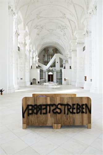 Florian Graf als Bewohner einer Kirche