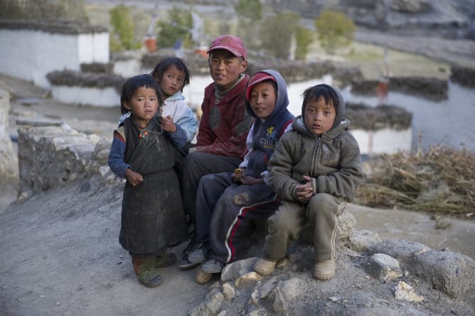 Kinder in Sam Dzong. 