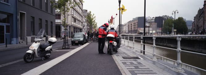 Cette photographie et suivantes: le No Border Camp de Bruxelles en 2010, camp ayant été sensé faire converger des luttes anticapitalistes, antiautoritaires et à l’encontre des centres fermés des alentours de Bruxelles. 