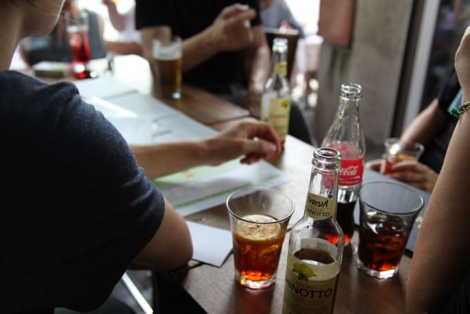 Campari-Soda Besprechung im Volkshaus