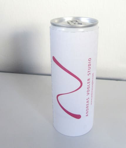 EUR 5. Du erhältst eine original pfandfreie Dose Ars Technica Power Energy Drink mit Logo Ars Technica und Andreas Vogler Studio. 250ml und Koffeinhaltig, damit Du lange wachbleibst. Graphikdesign exklusiv! Bitte beachten, dass die Dose nicht verschickt wird. Entweder im Büro München oder an der Ars Technica abholen!