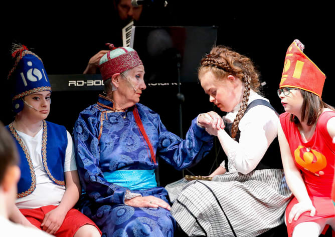 2014 Rabenhof Theater – Alice im Mongolenland – © Barbara Palffy