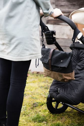 Umhänge.Kinderwagen.Tasche – mit Karabinern einfach an den Kinderwagen zu montieren. Laschen für den Kinderwagen sind im Produktpreis enthalten