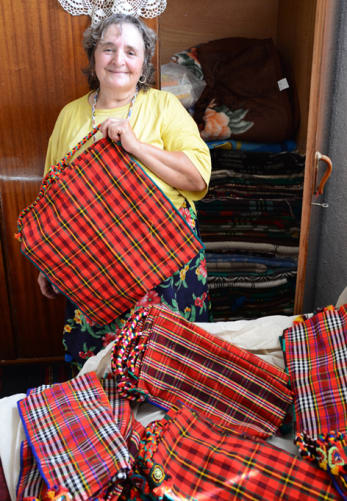 Ръчно тъкани торби от Роса, най-добрата тъкачка в селото / Handwoven bags by Rossa, the best weaver in the village