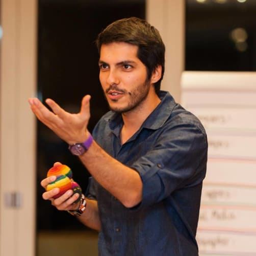 Omer is our expert on intercultural learning and artistic expression.