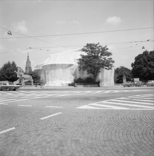 Fotografie der verhüllten Kunsthalle in Bern (Foto: Nydegger, 1968)