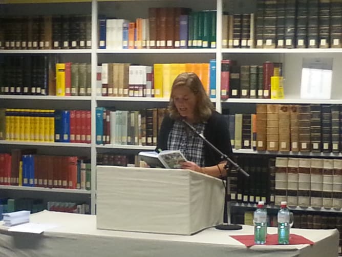 Vernissage der Erstauflage in der gut besuchten historischen Bibliothek und spannende Lesung im proppenvollen Saal der Zentralbibliothek Solothurn.