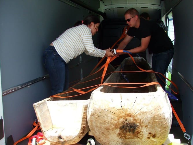 How to transport a boat ? With a truck!