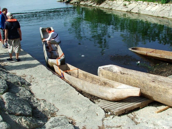 Ankunft der Einbäume für die Regatta 2015