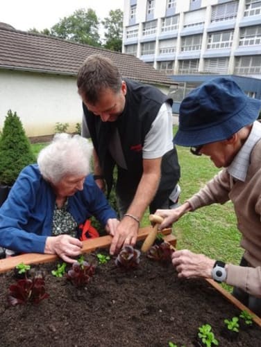 Nos projets de jardinage thérapeuthique, dans des EMS, centres de requérants et autres établissements.