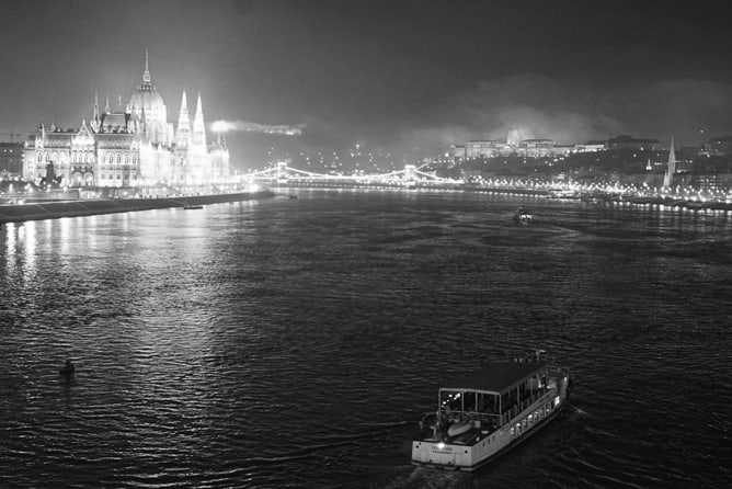 Winterlicher Nebel über Budapest