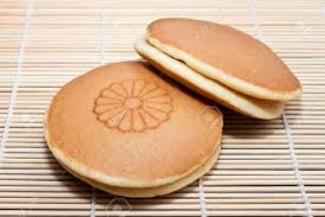 Parfait pour le goûter ou en dessert, le dorayaki est un gâteau composé de 2 pancakes fourré à la pâte d’azuki