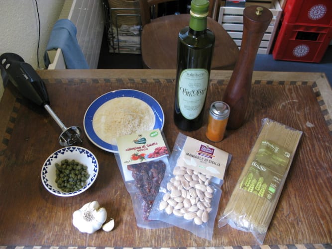 Timilia-Spaghetti mit Pesto Rosso alla Crowd Container #2: