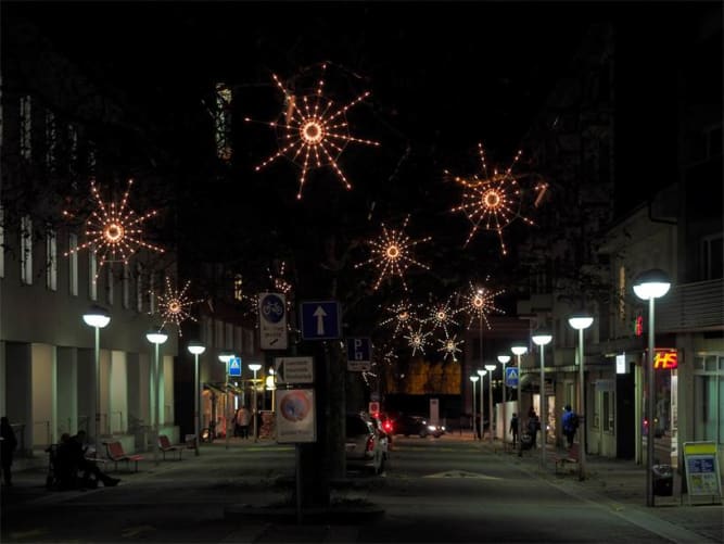 Stimmungsvolle Weihnachtsbeleuchtung im Bifangquartier (Foto: Kurt Schibler)