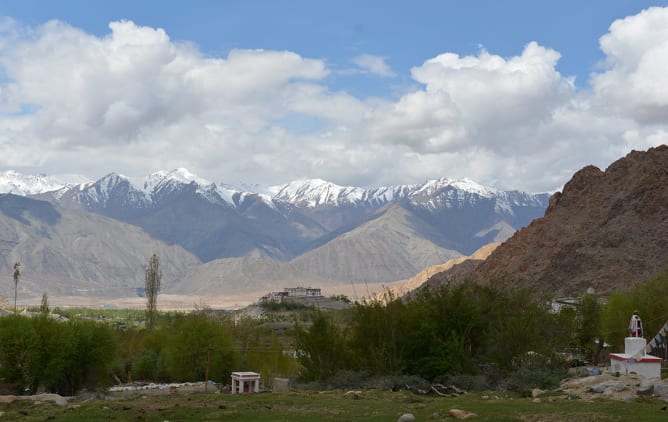 Der Blick auf das Kloster Pheyang/Ladakh