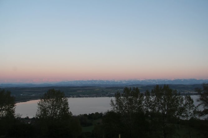 Nachts draussen und den Himmel beobachten