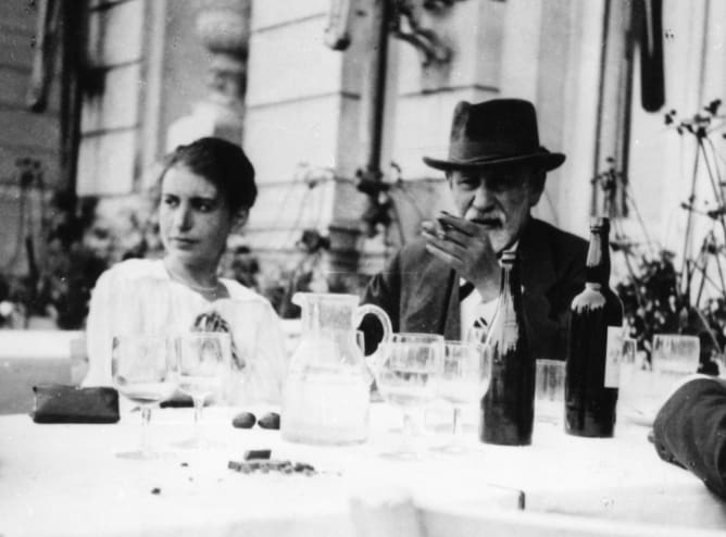 Daughter Anna und Sigmund Freud, 6. International Psychoanalytic   Congress in Den Haag, 1920, (c) Sigmund Freud Privatstiftung