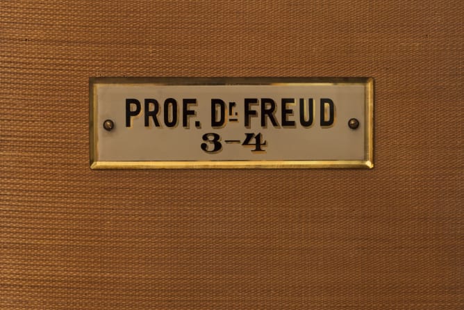 Türschild, Vorzimmer der Praxis, 2017, (c) Oliver Ottenschlaeger/Sigmund Freud Privatstiftung