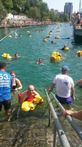 Die VERSTA hält sich über Wasser - Limmatschwimmen Zürich 2017
