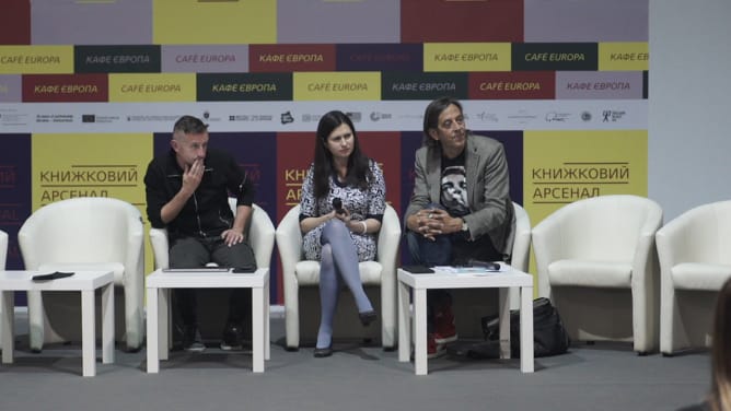 Serhij Zhadan und Pedro Lenz an der Buchmesse in Kiew 2017. Die beiden sind Freunde, Zhadan hat Texte von Lenz übersetzt. 