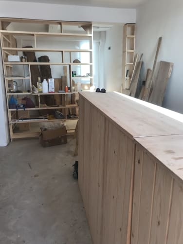 February 2018: The bar and the interior separation are built. 