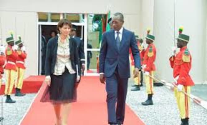 En visite officielle en juillet 2017 à Cotonou l'ex présidente de la Suisse Mme Doris Leuthard ici aux côtés du président du Bénin M. Patrice Talon.